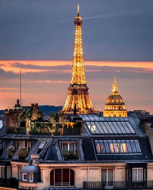  Đắm chìm ngập trong hoàng thơm bên trên tháp Eiffel lịch sử
