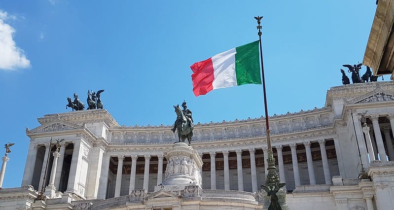 Lịch sử Quốc Kỳ Italia: Cờ Italia với lịch sử lâu đời là một biểu tượng quan trọng của đất nước này. Năm 2024, bạn sẽ được đắm mình trong những hình ảnh đẹp về lịch sử và hiện tại của cờ Italia. Hãy đến với những hình ảnh đẹp về cờ Italia, cảm nhận sự tự hào, tình yêu và sự kiêu hãnh của người dân Italia.