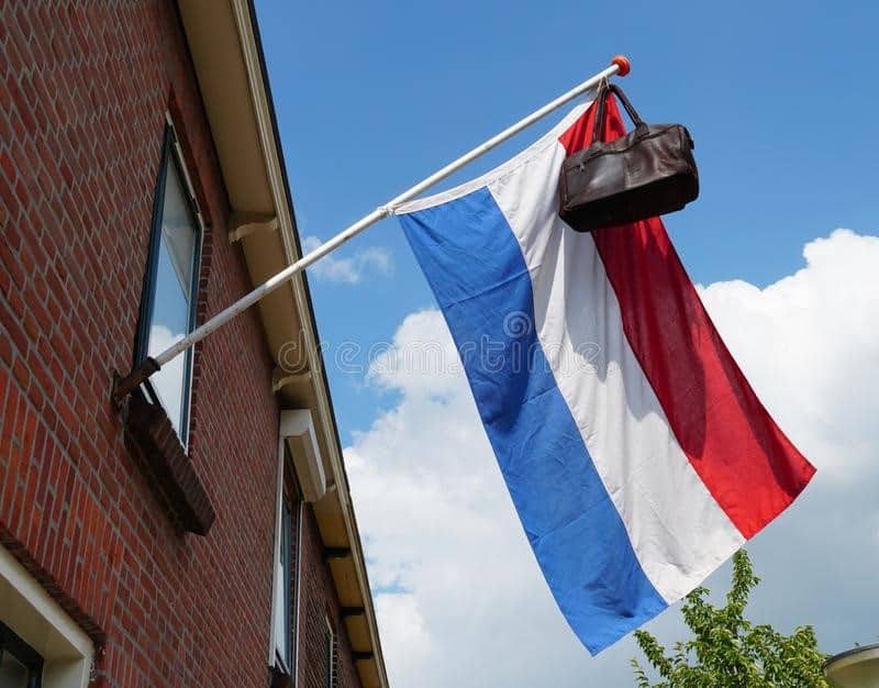 Lịch sử cờ quốc gia Hà Lan: Tìm hiểu về lịch sử phát triển và ý nghĩa của cờ quốc gia Hà Lan thông qua những hình ảnh tuyệt đẹp. Từ những nét thiết kế đơn giản cho đến những thay đổi lớn trong quá trình phát triển, chúng tôi sẽ giúp bạn hiểu rõ hơn về sự phát triển của Hà Lan cũng như giá trị của biểu tượng quốc gia này.