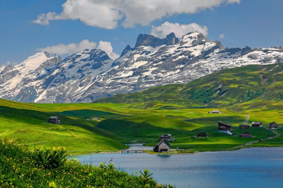 Hãy trang trí cho màn hình máy tính của bạn với những hình nền tuyệt đẹp về Thụy Sĩ. Với những cảnh quan ngoạn mục, những kiến trúc cổ độc đáo và những màu sắc tuyệt vời, bạn sẽ không thể rời mắt khỏi những hình ảnh này.